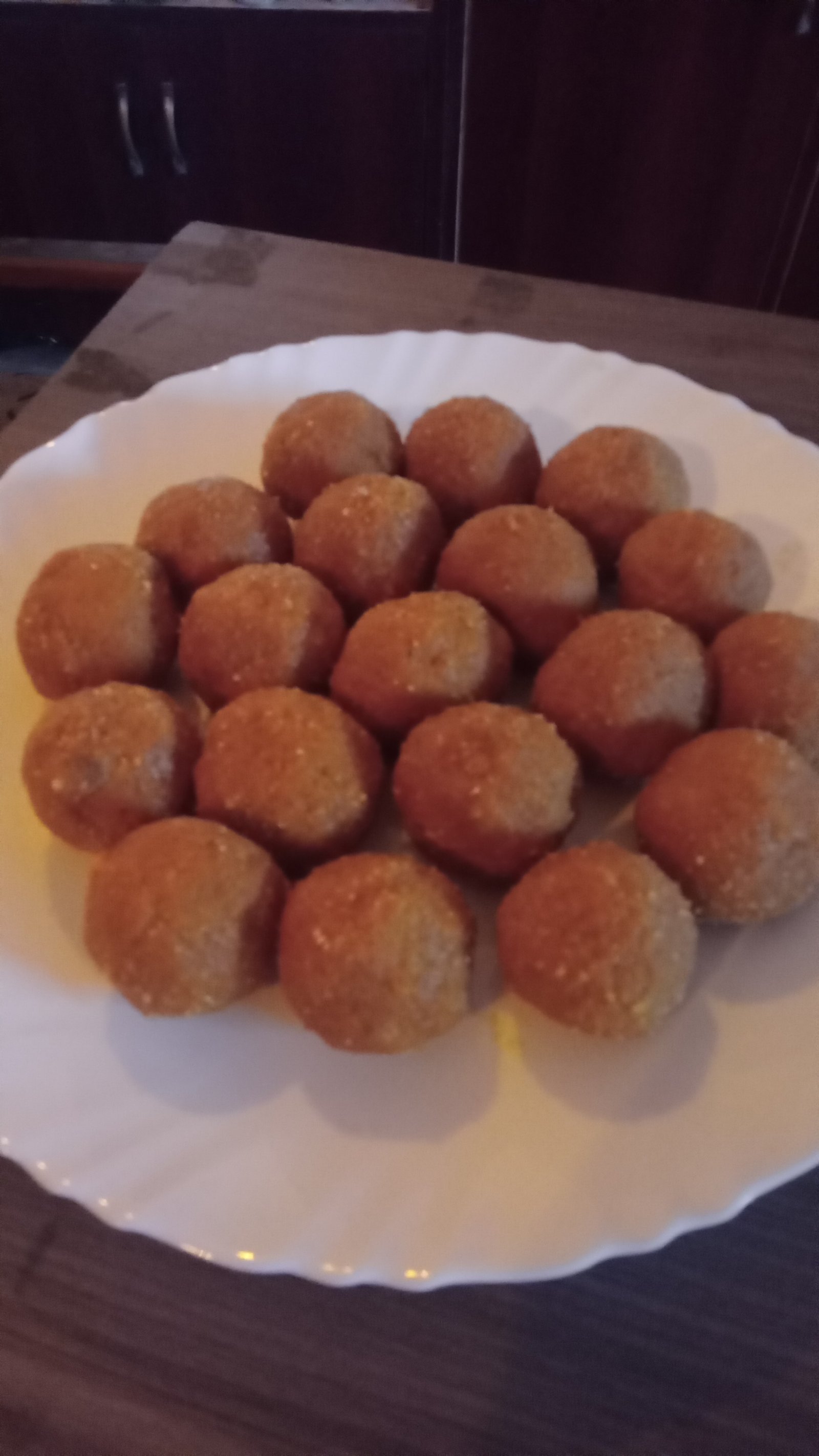 बेसन लड्डू